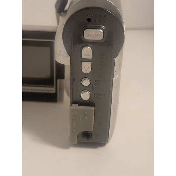 Aiptek Silver 6 Mega Pixel 4X Smart Zoom Digital Video Camcorder - Picture 2 of 6